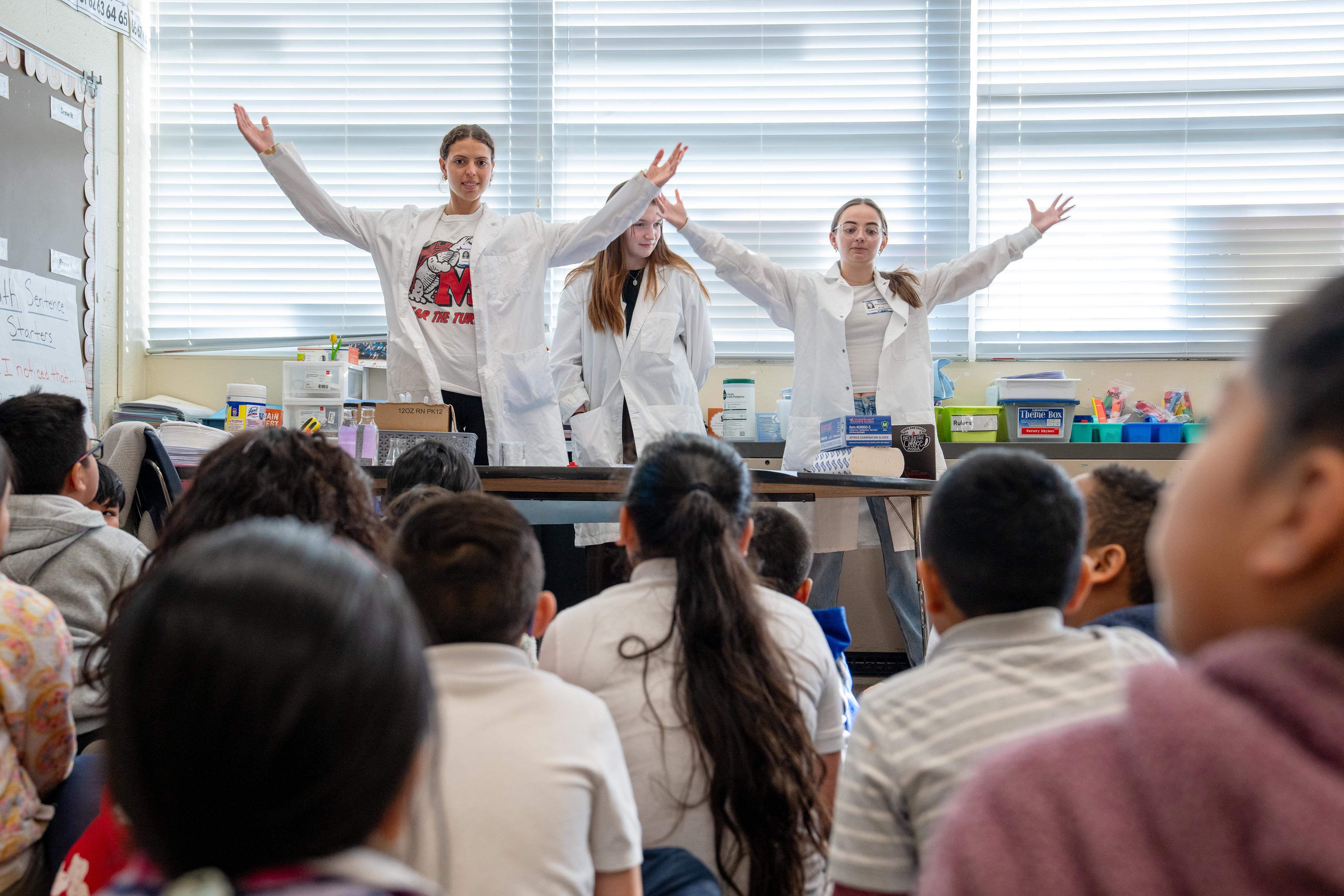UMD students visit Langley Park Elementary for CHEM316 chemistry outreach event