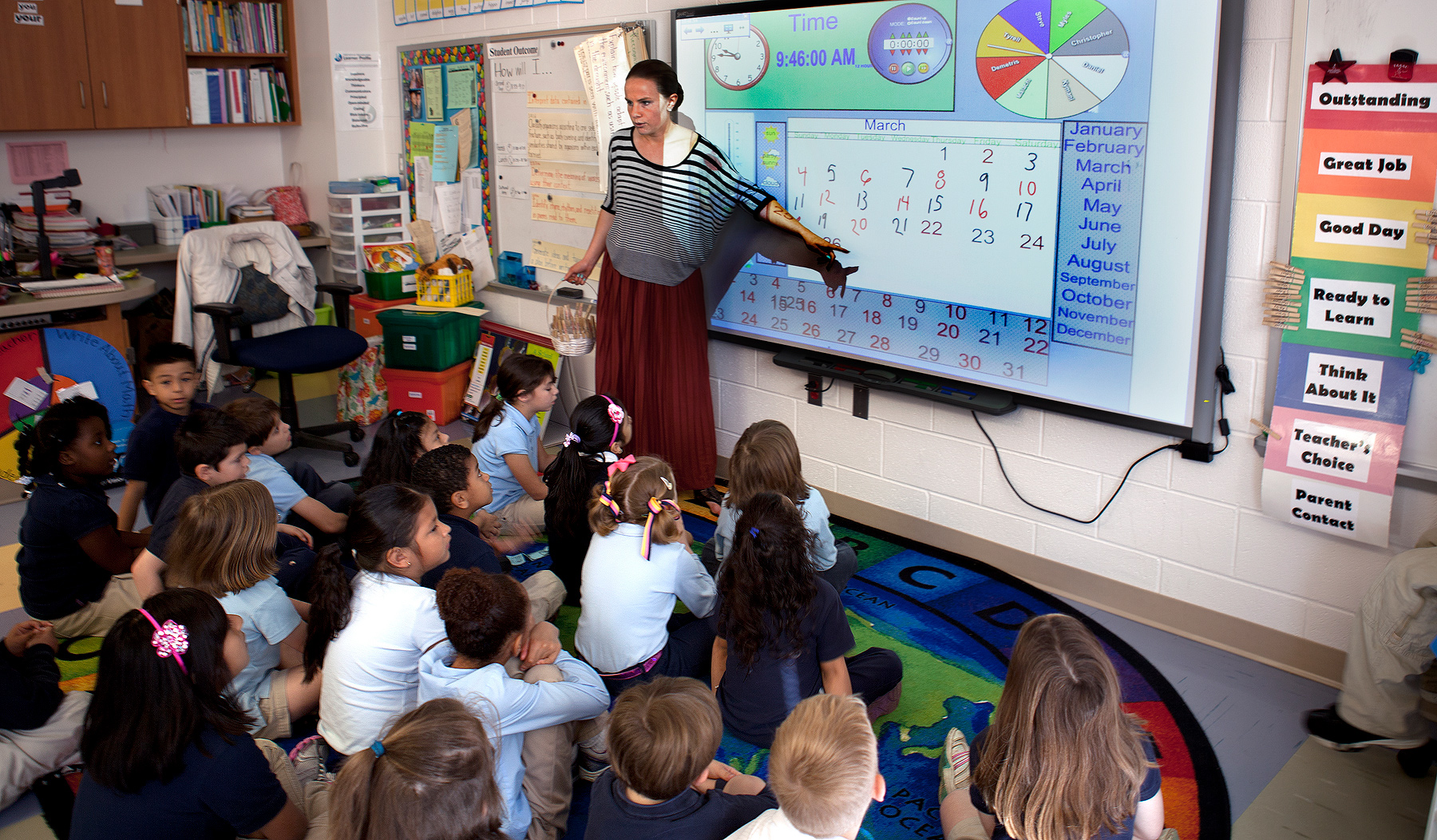 A Terrapin Teacher with a class of young elementary school students.