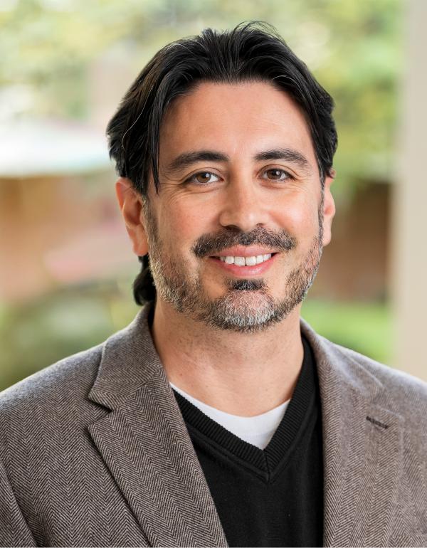 Efrain Rodriguez headshot